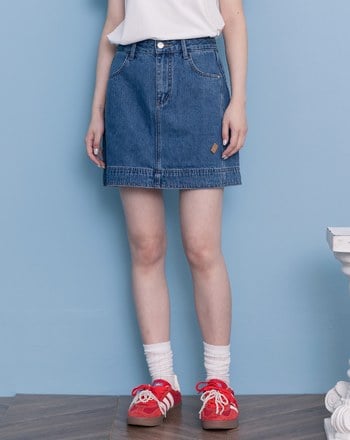 顯瘦斜邊剪裁皮標A字牛仔短裙