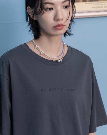 立體浮雕品牌標語涼感T恤(兩色)