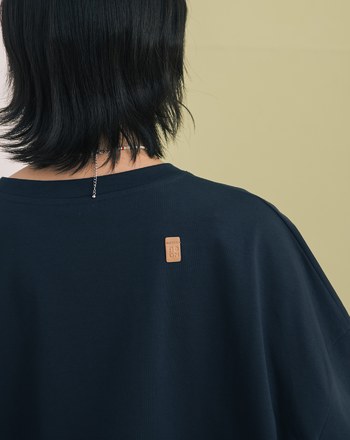 打褶造型領口長版涼感T恤(兩色)