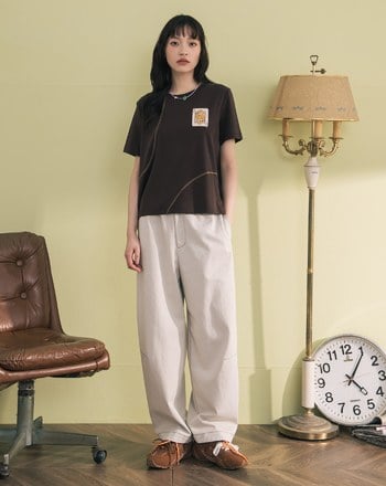 涼感天絲造型弧線偵探奶奶印花T恤(兩色)