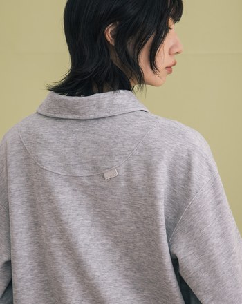 率性皮標造型拉鍊polo領上衣(兩色)