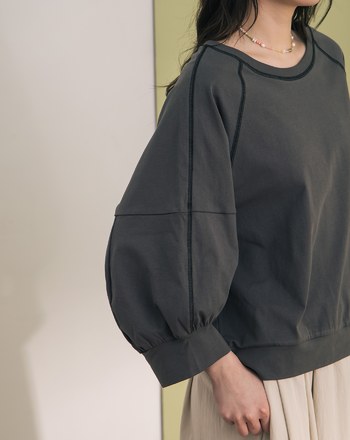 ➤配色壓線七分澎袖涼感上衣