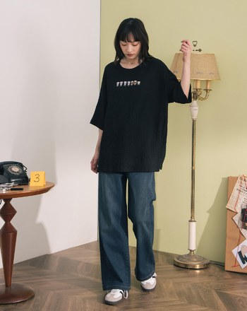 ➤一週飲料繡花皺皺織紋T恤(兩色)