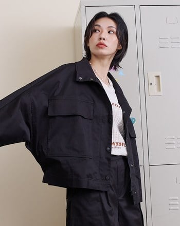 大口袋曖昧英文字繡花連袖外套(兩色)