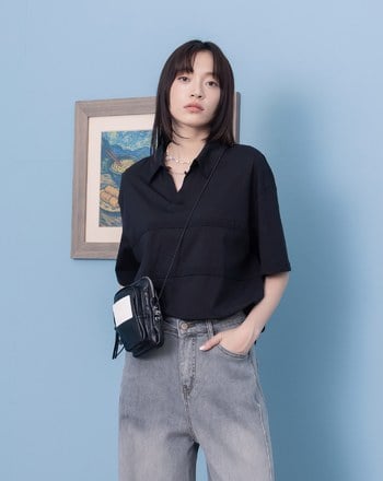 立體浮雕品牌標語雙層斜背小包(兩色)