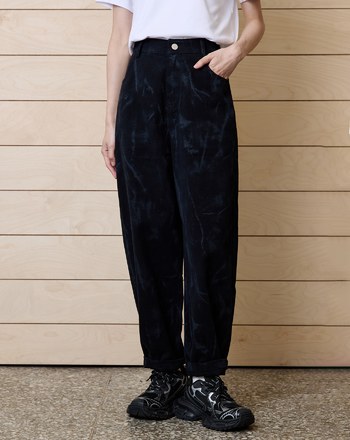 帥氣斑駁感寬鬆彎刀褲(兩色)