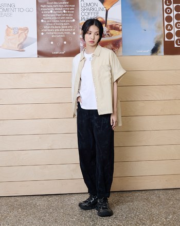 帥氣斑駁感寬鬆彎刀褲(兩色)