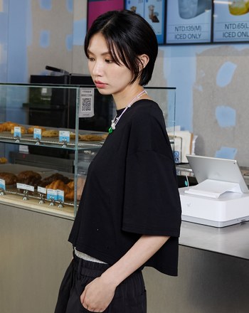 質感燙鑽落肩短版T恤(兩色)