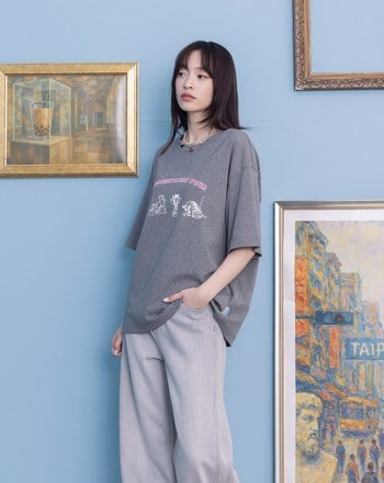 ➤貓咪瑜珈寬鬆落肩T恤(兩色)