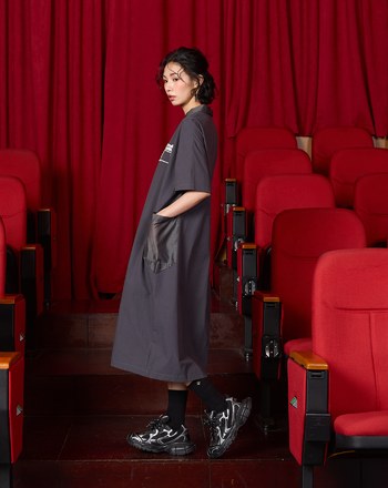 電影台詞刺繡半開襟直筒洋裝(兩色)