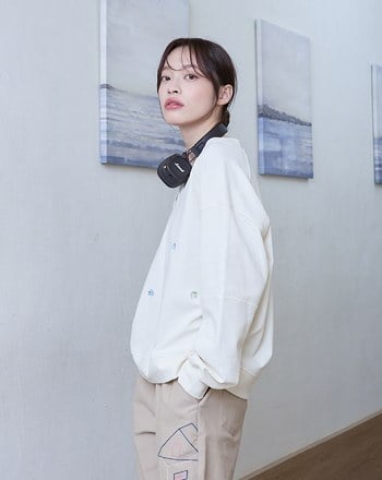 小房子細坑條V領拉克蘭袖大學T(兩色)