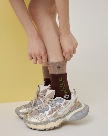 遊戲中的花花世界緹花長襪(兩色)