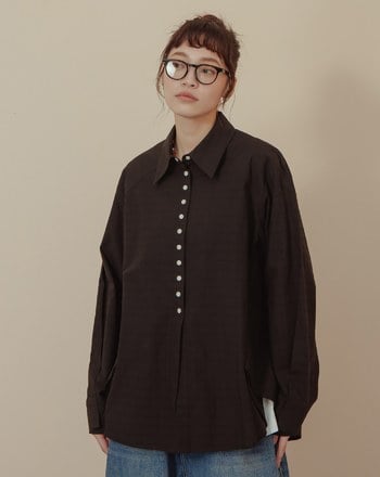 配色釦造型打褶下擺長袖襯衫(三色)