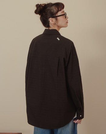 配色釦造型打褶下擺長袖襯衫(三色)