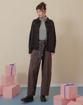 抗皺造型剪接背後打褶長袖襯衫(兩色)