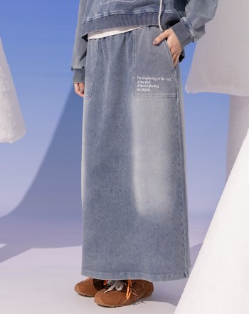 水洗牛仔口袋造型標語繡花長裙