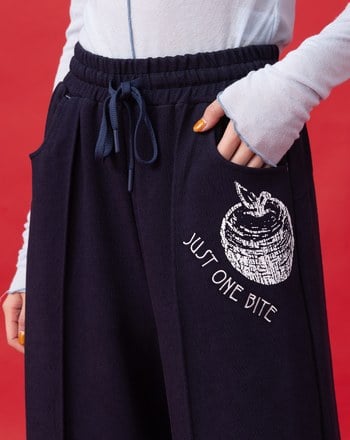 迪士尼系列 just one bite寬直筒可束口長褲(兩色)