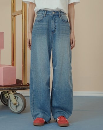 率性抓褶不收邊下擺直筒牛仔褲(兩色)