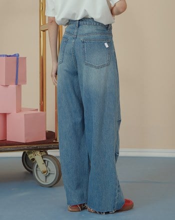 率性抓褶不收邊下擺直筒牛仔褲(兩色)