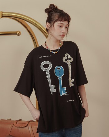 鑰匙圖鑑斑紋印花下擺開衩T恤(兩色)