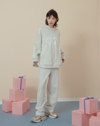 異材質拼接立體袖開衩帽T