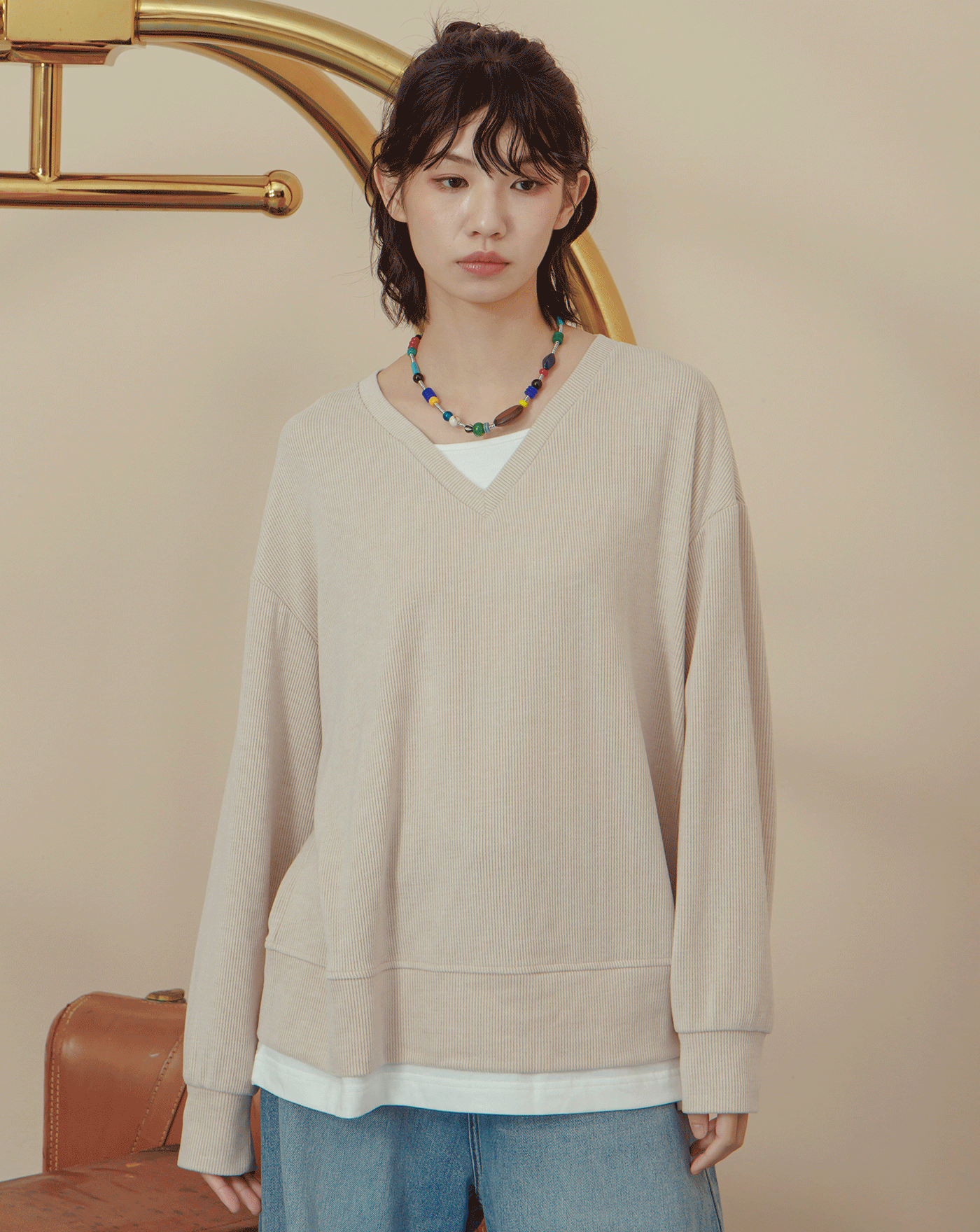 坑條假兩件造型V領落肩上衣(兩色)