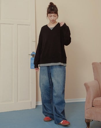 坑條假兩件造型V領落肩上衣(兩色)