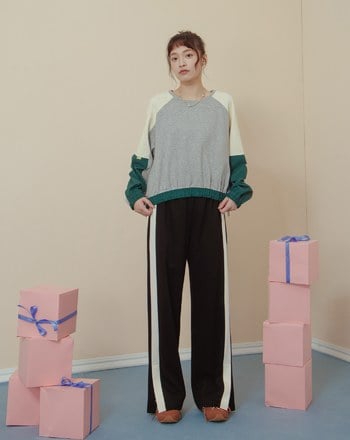 ➤異材質拼接下擺抽繩大學T(兩色)