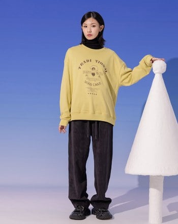 ➤MOON CAKE奶奶印花大學T(兩色)