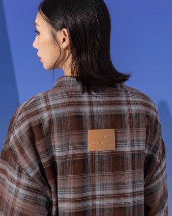 磨毛感暮棕格紋棒球領鋪棉外套