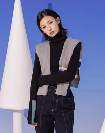 92繡花運動風針織披肩(兩色)